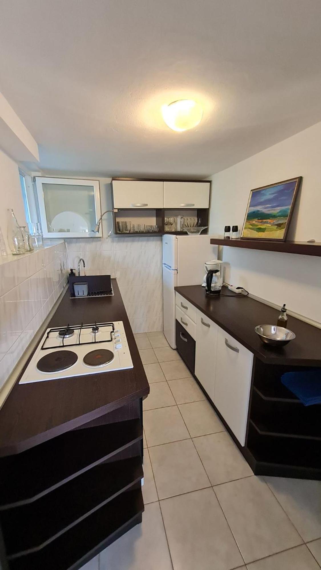 Apartmani Ela Prvić Luka Zewnętrze zdjęcie