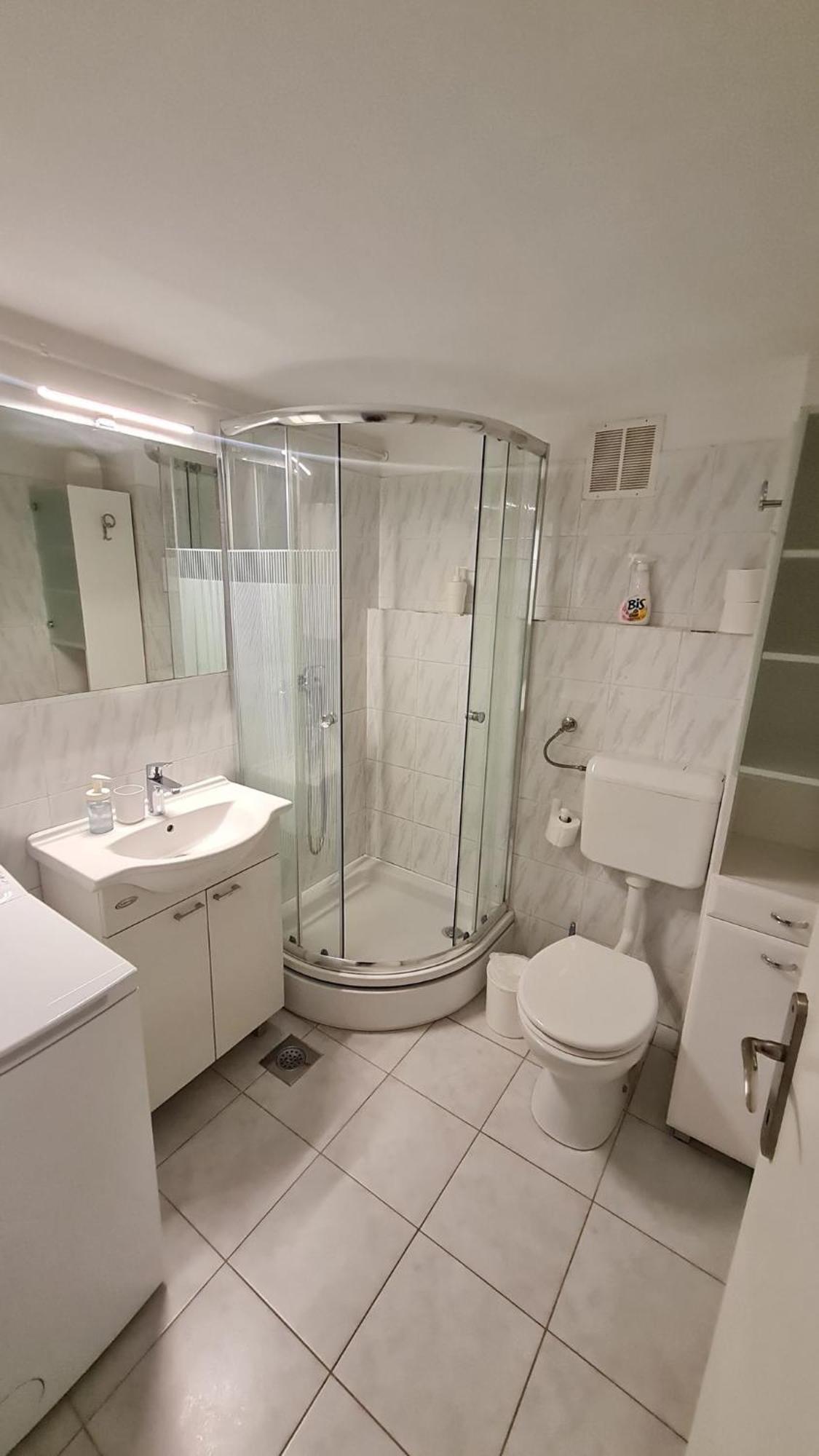 Apartmani Ela Prvić Luka Zewnętrze zdjęcie