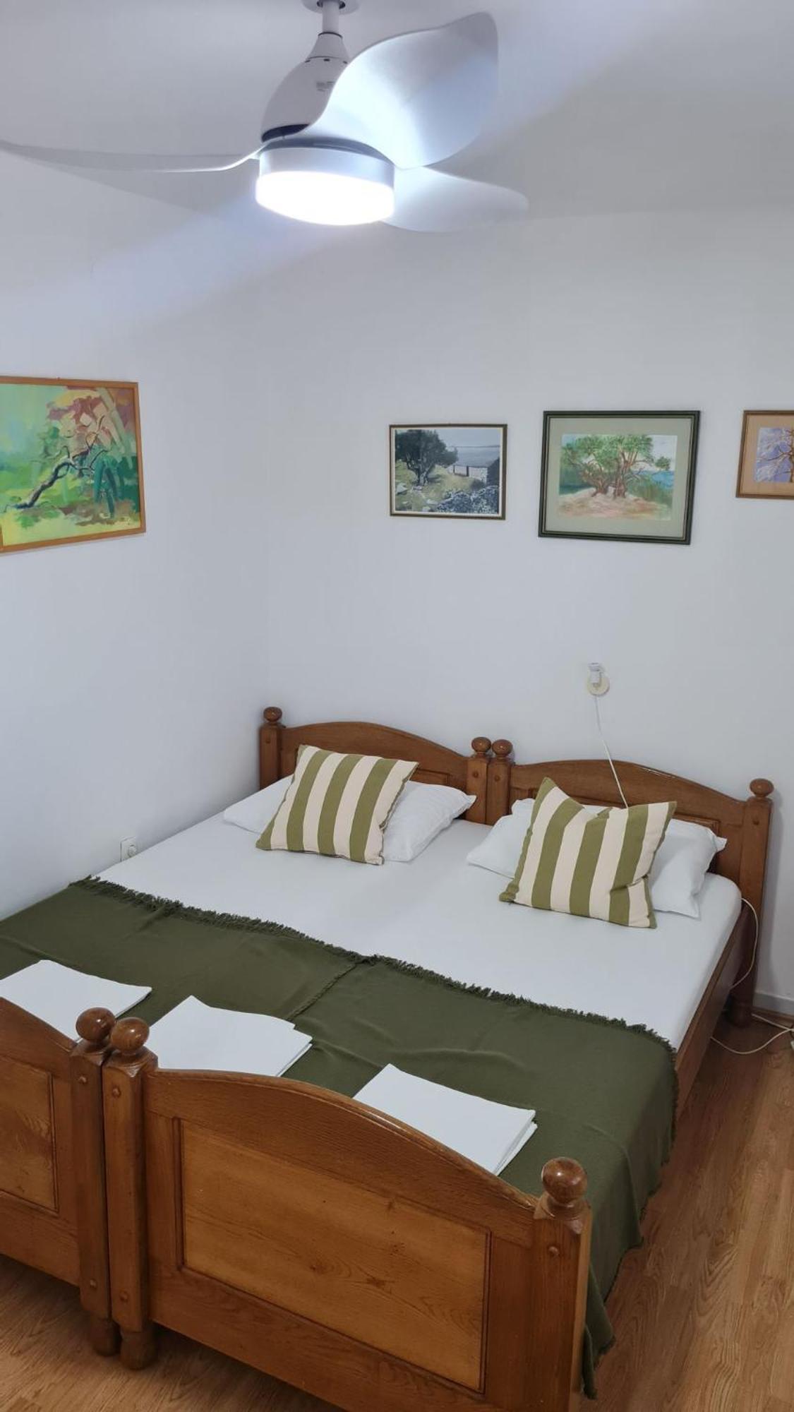 Apartmani Ela Prvić Luka Zewnętrze zdjęcie