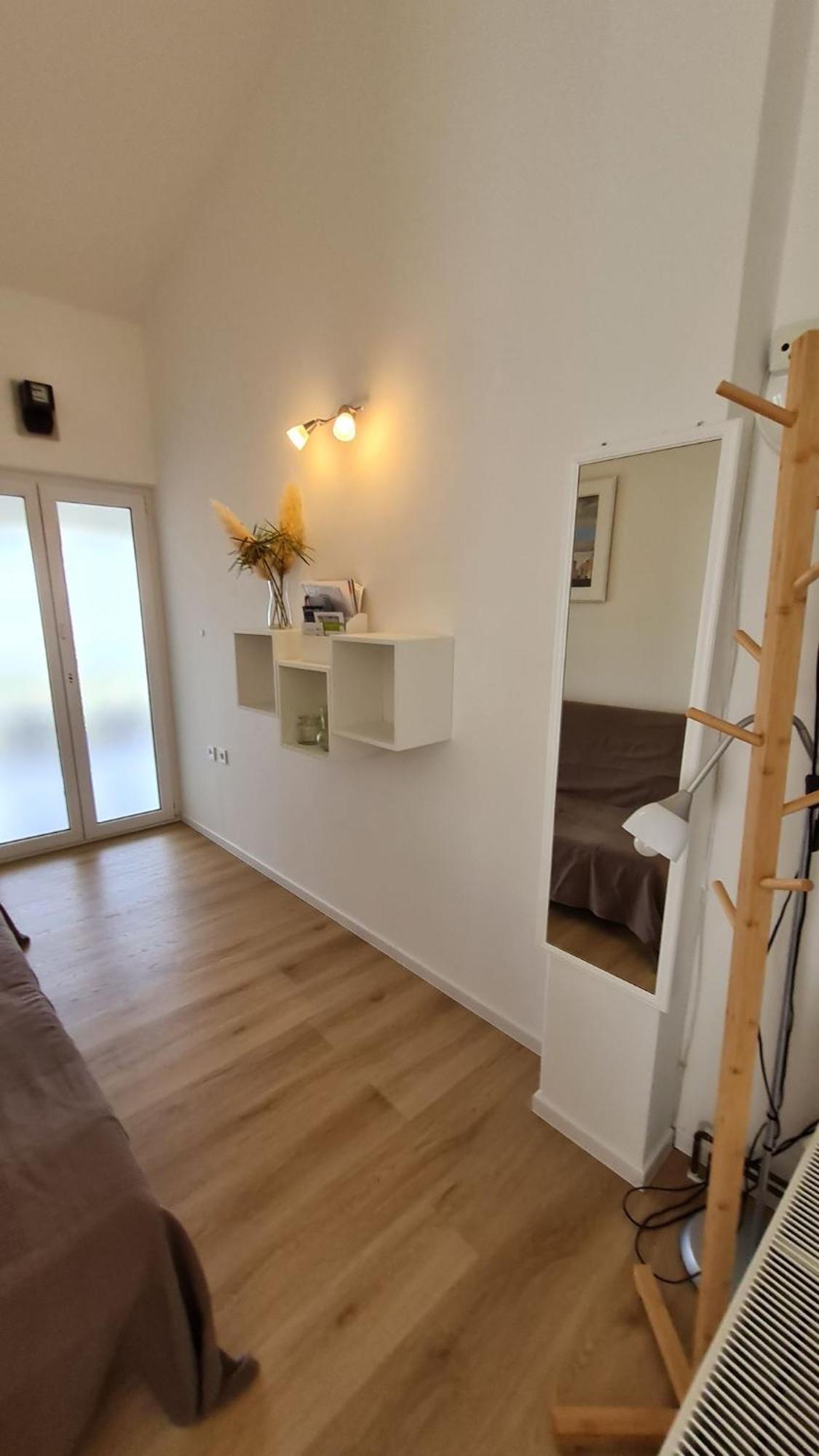 Apartmani Ela Prvić Luka Zewnętrze zdjęcie
