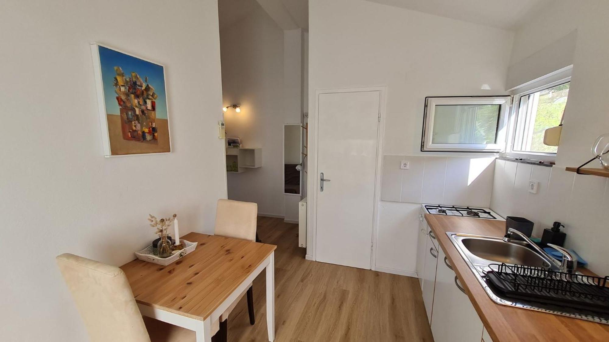 Apartmani Ela Prvić Luka Zewnętrze zdjęcie