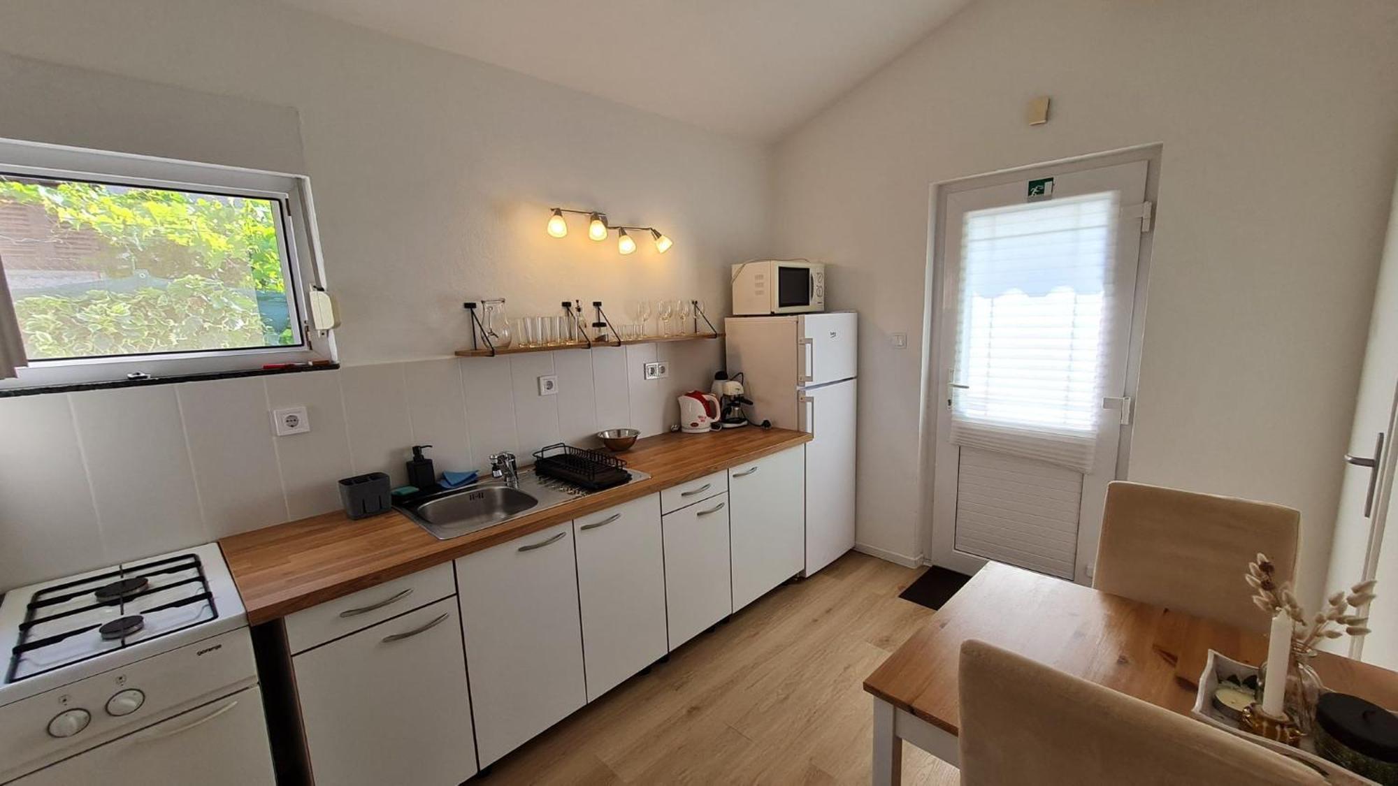 Apartmani Ela Prvić Luka Zewnętrze zdjęcie