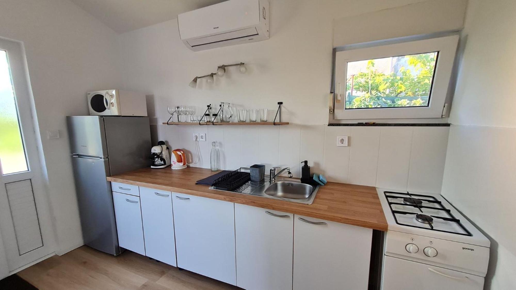 Apartmani Ela Prvić Luka Zewnętrze zdjęcie