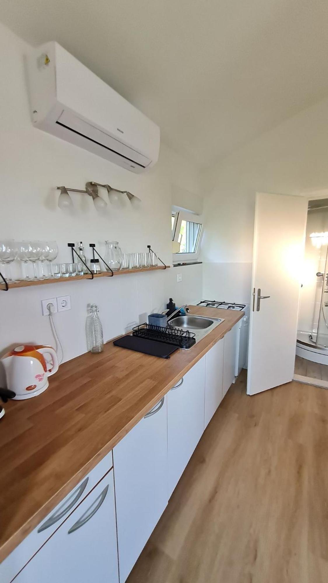 Apartmani Ela Prvić Luka Zewnętrze zdjęcie